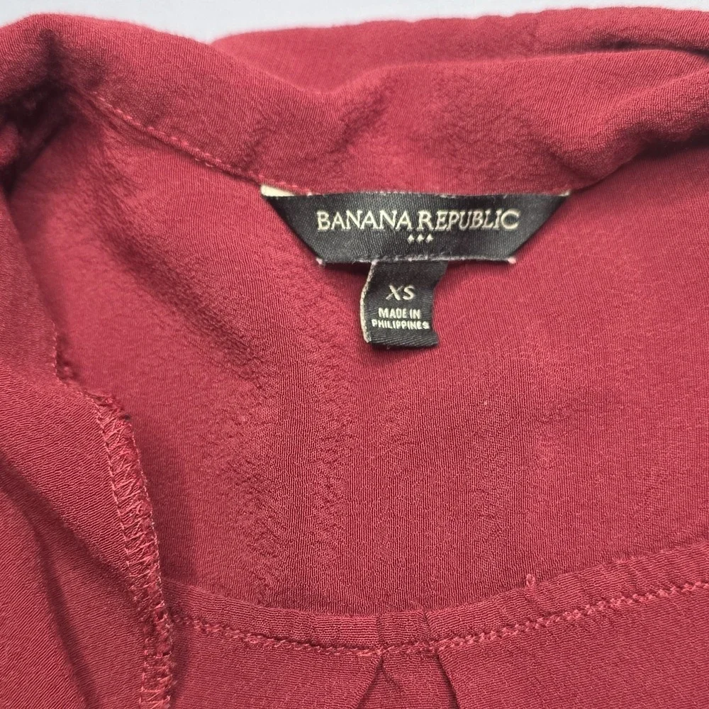Banana Republic Solid Red Button-Up Shirt Short Sleeve XS Point Collar Casual